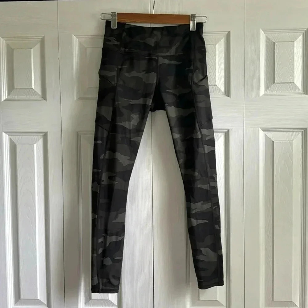 Athleta camo contender Size XS Black camo